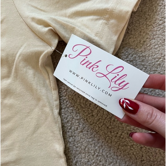 NWT Cream Flower Power Checkered Graphic Tee, Size M - Picture 6 of 6